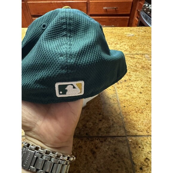 Oakland A's Hat Cap New Era Size 7 5/8Fitted Green Elephant Logo 59Fifty EUC - Picture 2 of 4